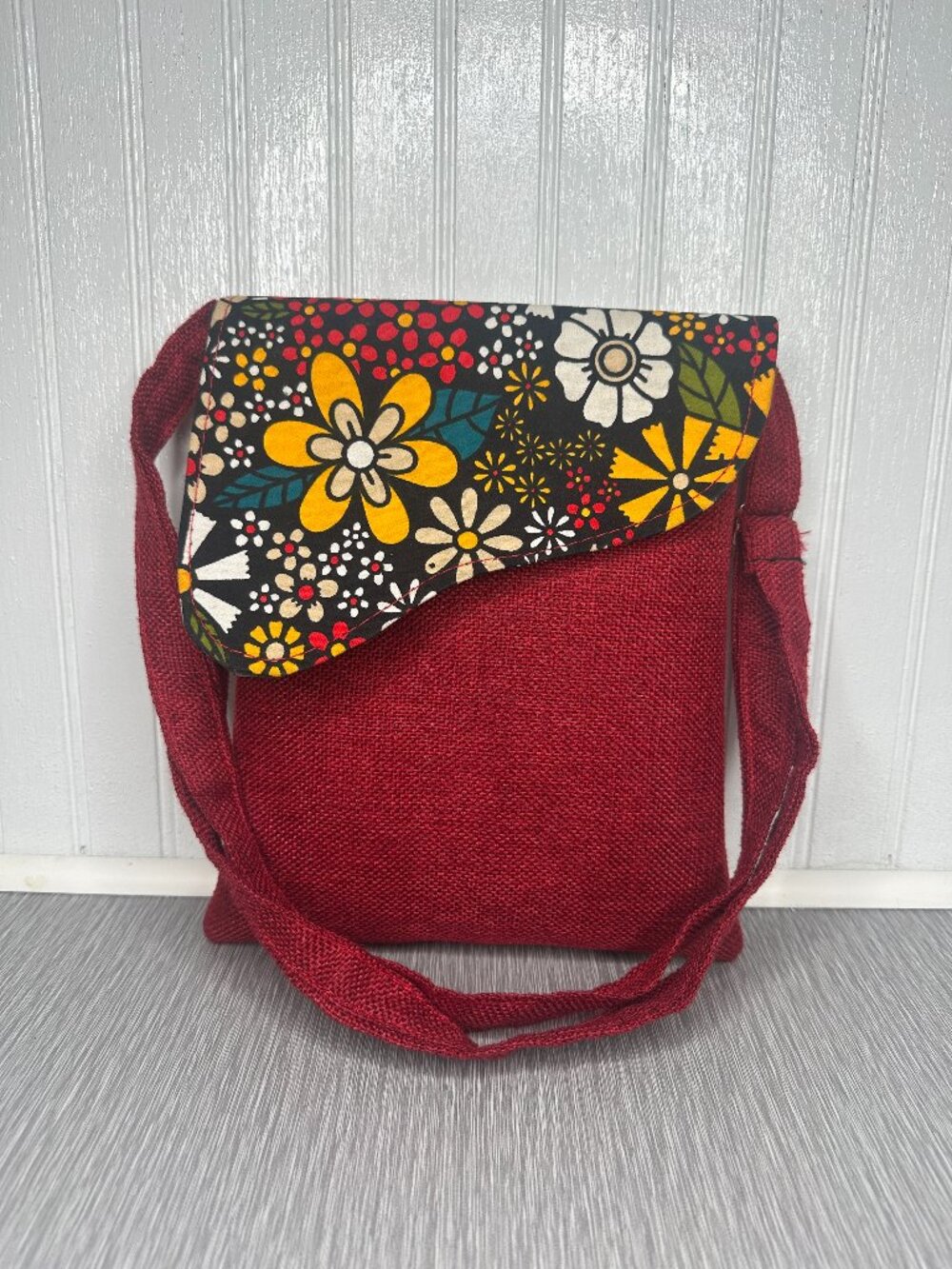 Red Jute & African Print Crossbody Bag Floral Pattern Snap Closure